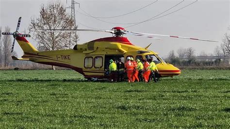 pompiano uomo si da fuoco|Si dà fuoco nei campi di Pompiano, uomo gravissimo al Civile